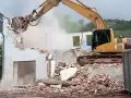 Burzenie budynku który grozi zawaleniem - jak uniknąć tragedii?