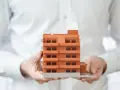Ile kosztuje ubezpieczenie mieszkania w bloku? Sprawdź, co wpływa na ceny