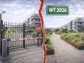 Dlaczego deweloperzy stawiają bloki tak blisko siebie? Czy to zgodne z WT2026? Obraz przedstawia zamknięte osiedle i nowoczesne budynki.