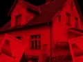 Czy domy z certyfikatem energetycznym klasy F i G będą niesprzedawalne od 2026? Na zdjęciu widać stary dom i certyfikaty energetyczne.