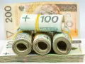 Zwijane banknoty 100 zł i 200 zł. Czy to symbol tego, dlaczego banki zaostrzyły warunki kredytowania dla mieszkań w budynkach z lat 70.?