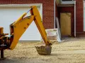 Jakie kary grożą za mieszkanie w budynku gospodarczym bez pozwolenia
