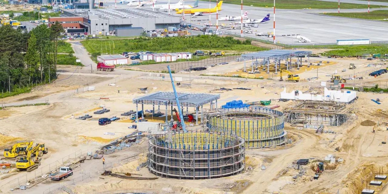Budowa lotniska w toku. Nowe prawo o zagospodarowaniu nie blokuje inwestycji, a wręcz przyspiesza rozwój.