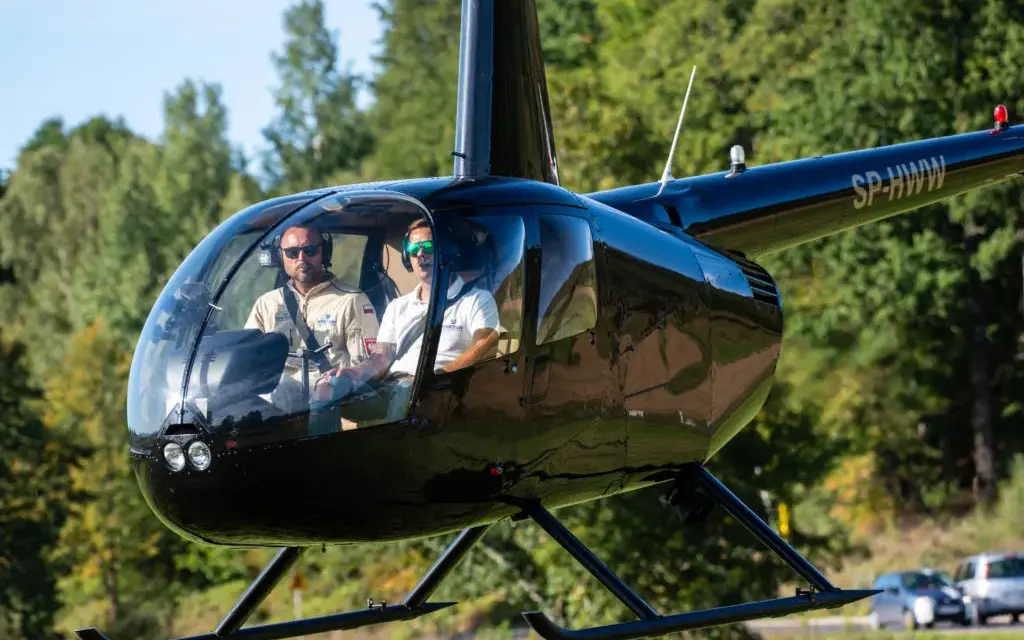 Ile kosztuje wynajem helikoptera? Sprawdź ceny i ważne czynniki