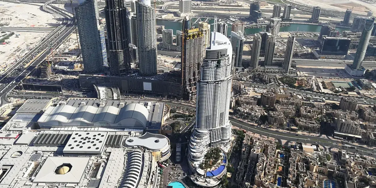 Ile metrów ma najwyższy budynek świata? Zaskakująca wysokość Burj Khalifa