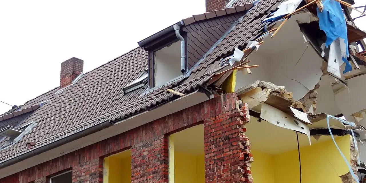Osiadanie budynku ile trwa? Poznaj kluczowe czynniki wpływające na czas