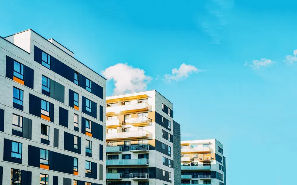 Czy warto ubezpieczyć mieszkanie w bloku? Oto kluczowe korzyści