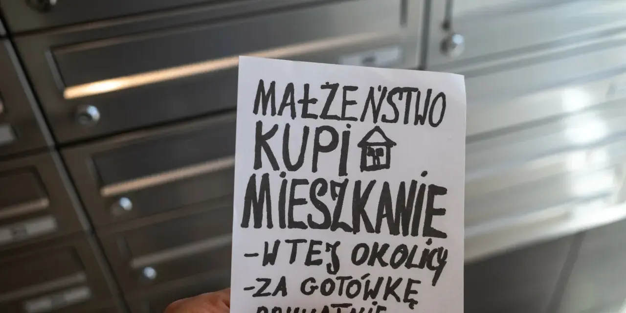 Małżeństwo kupi mieszkanie za gotówkę. Kto kontroluje rynek flipów w Polsce i czy zostanie on dodatkowo opodatkowany?