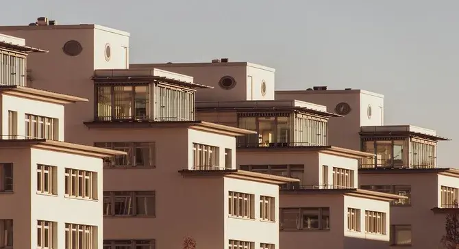Ile zarabia się na wynajmie mieszkania? Odkryj zyski i koszty