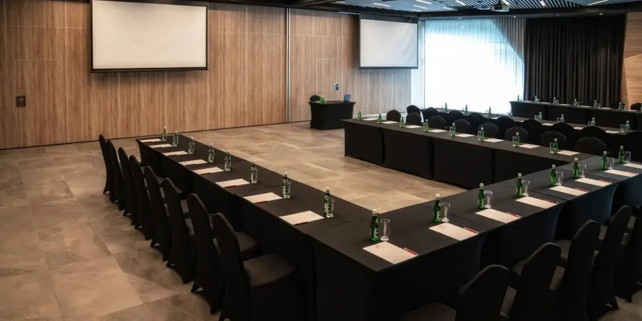 Wynajem sali konferencyjnej jaki VAT: uniknij kosztownych błędów