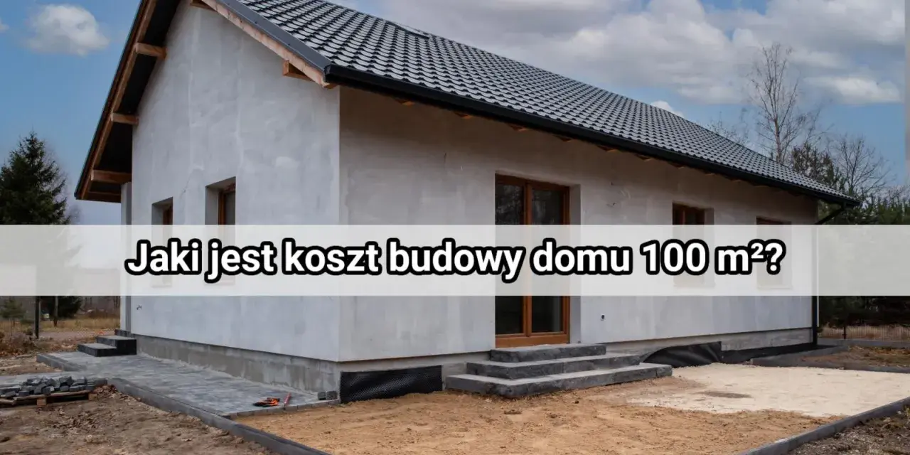 Czy nowe wymogi techniczne WT2026 podniosą koszty budowy o kolejne 1000 zł za metr? Dom w trakcie budowy, szary tynk, ciemny dach, plac budowy.