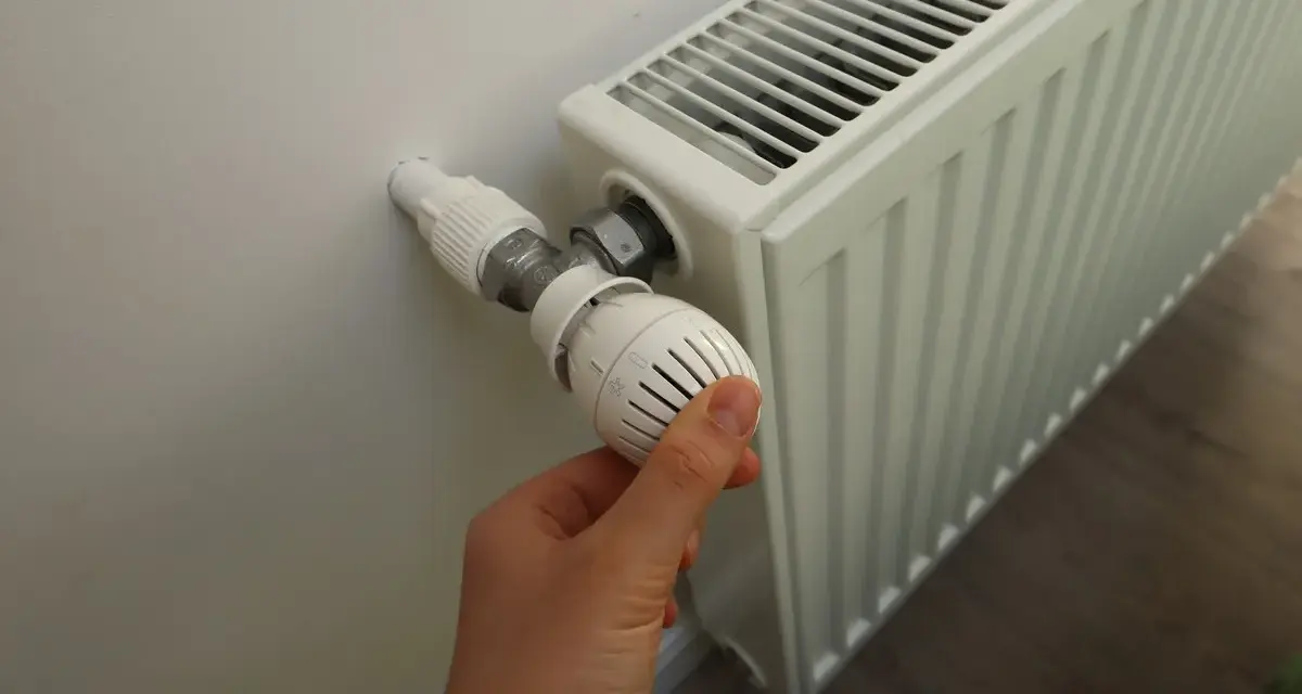 Kiedy grzeją w blokach? Sprawdź, co decyduje o sezonie grzewczym