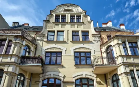 Ile kosztuje mieszkanie w starym budownictwie? Ceny, które zaskakują