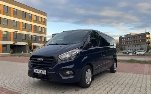 Ile kosztuje wynajem busa? Sprawdź ceny i ukryte koszty