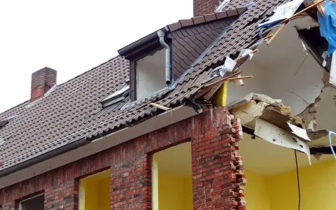Osiadanie budynku ile trwa? Poznaj kluczowe czynniki wpływające na czas