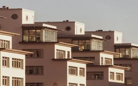 Ile zarabia się na wynajmie mieszkania? Odkryj zyski i koszty