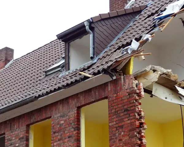 Osiadanie budynku ile trwa? Poznaj kluczowe czynniki wpływające na czas