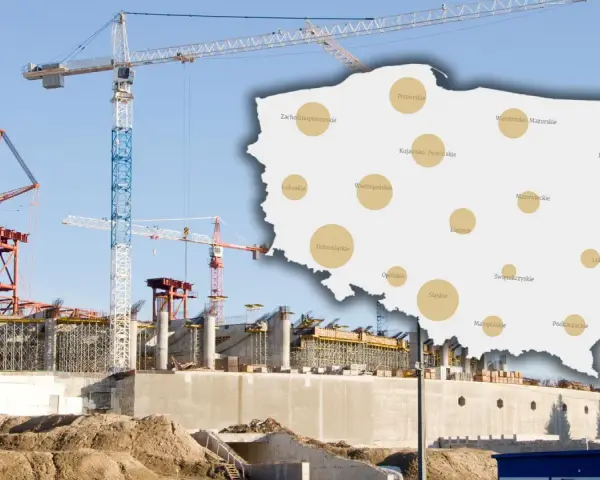 Budowa wielkiej inwestycji, na tle której widnieje mapa Polski z zaznaczonymi regionami, sugeruje ukryte przyczyny bankructwa znanej firmy deweloperskiej z dużym bankiem ziemi.