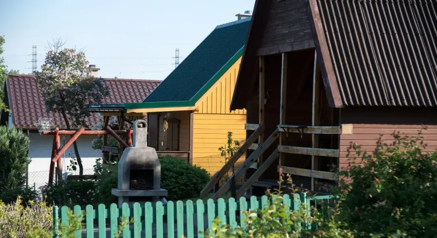 Czy można wędzić na działce ROD? Przepisy i ważne zasady do poznania