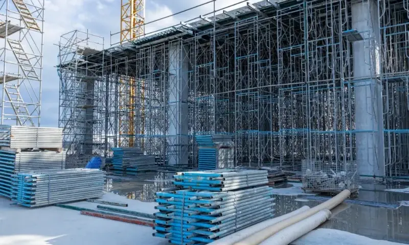 Ile kosztuje wynajem rusztowania? Poznaj ceny i ukryte koszty