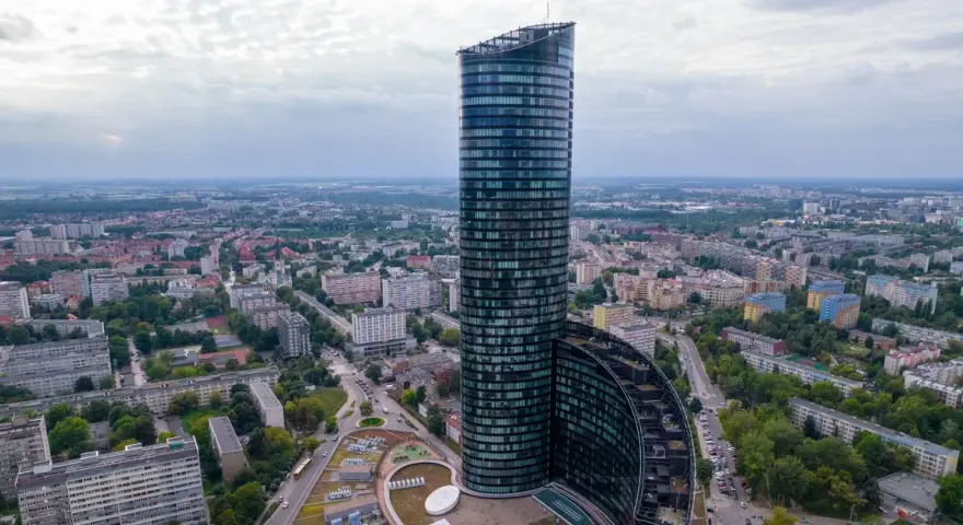 Najwyższy budynek we Wrocławiu – ile ma pięter i co warto wiedzieć?