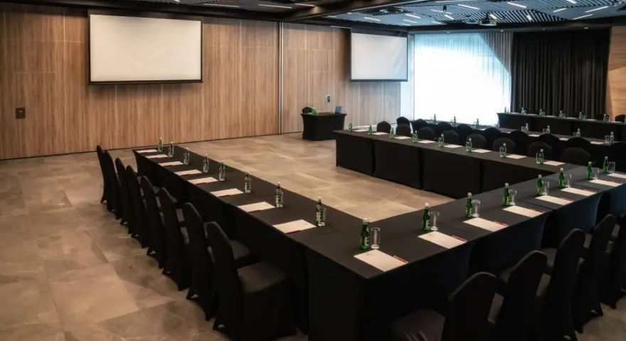 Wynajem sali konferencyjnej jaki VAT: uniknij kosztownych błędów