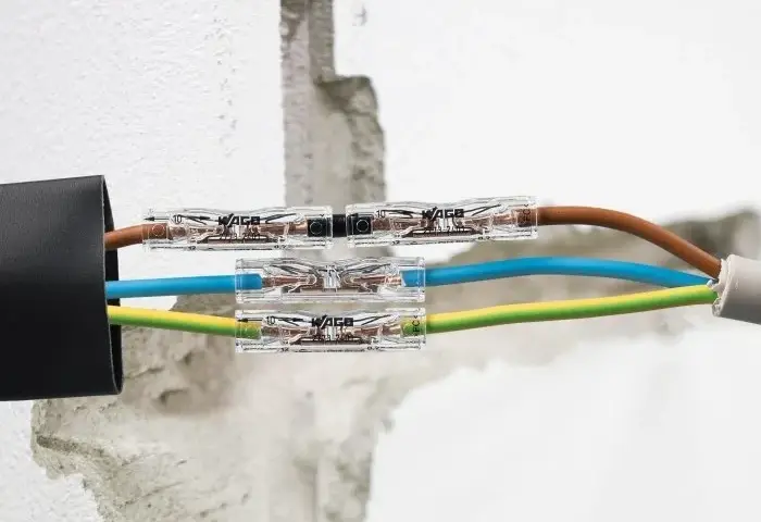 Jaki kabel na zewnątrz budynku – wybierz najlepszy i bezpieczny kabel