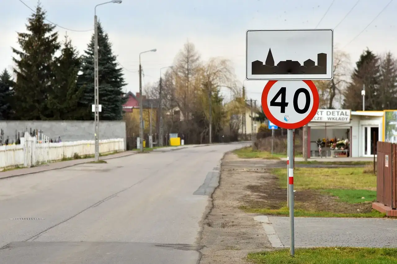 Zdjęcie Co to jest teren zabudowany i jakie ma znaczenie w ruchu drogowym