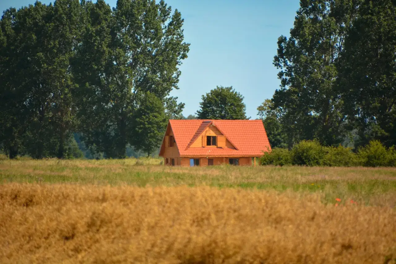 Zdjęcie Kiedy nie płaci się podatku od sprzedaży działki – uniknij kosztów